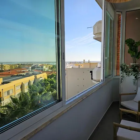 Moderno Com Vista O Mar Em *