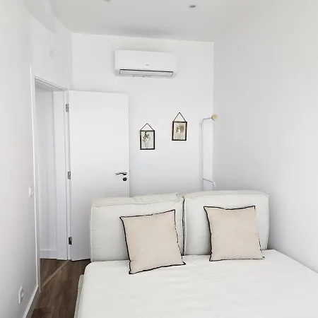 Moderno Com Vista O Mar Em *